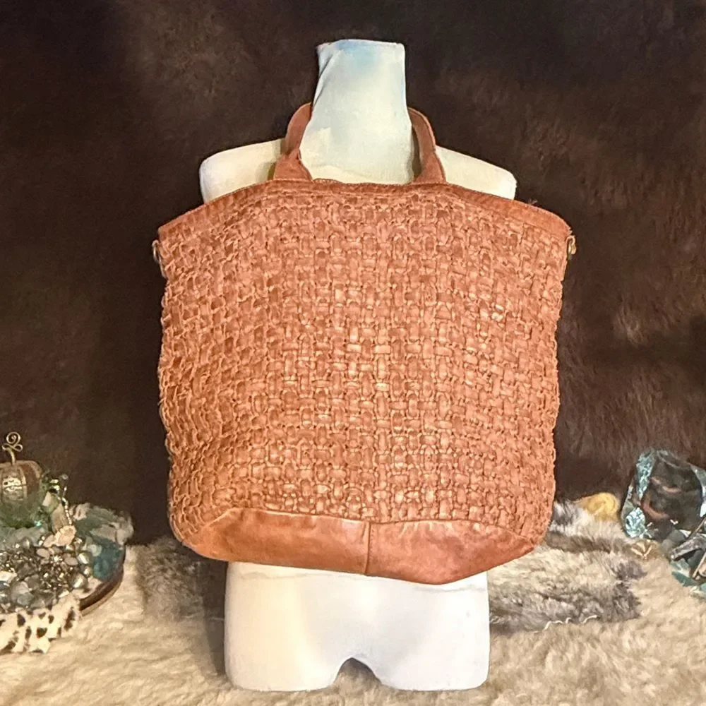 N/A spacious woven